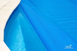 Daisy Pool Blanket easily installed