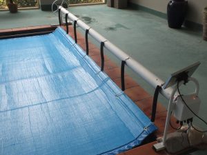 Commercial edging on pool thermal cover